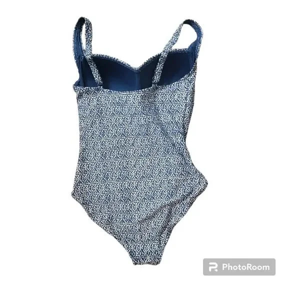 Nip Tuck Joanne Twist Front One Piece Swimsuit. Size 6. - Picture 5 of 11